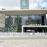 Nanjing West Road Elevator Two-Bedroom, Three-Bed Apartment Close To The Subway