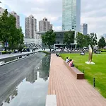 Nanjing West Road Elevator Two-Bedroom, Three-Bed Apartment Close To The Subway