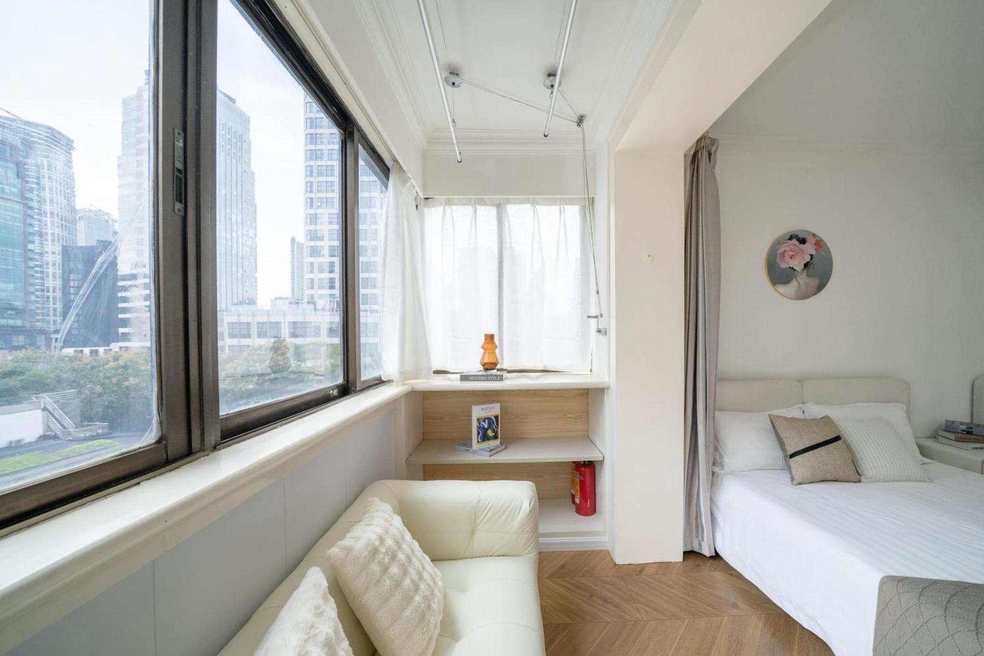 Nanjing West Road Elevator Two-bedroom, Three-bed Close To The Subway * Shanghai