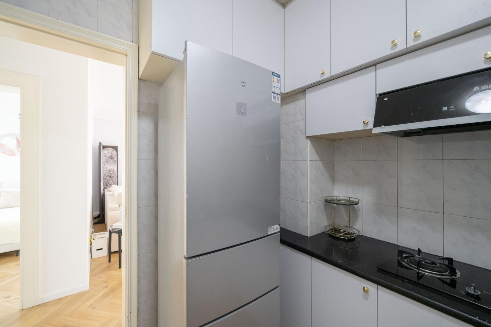 Nanjing West Road Elevator Two-bedroom, Three-bed Close To The Subway Apartment *