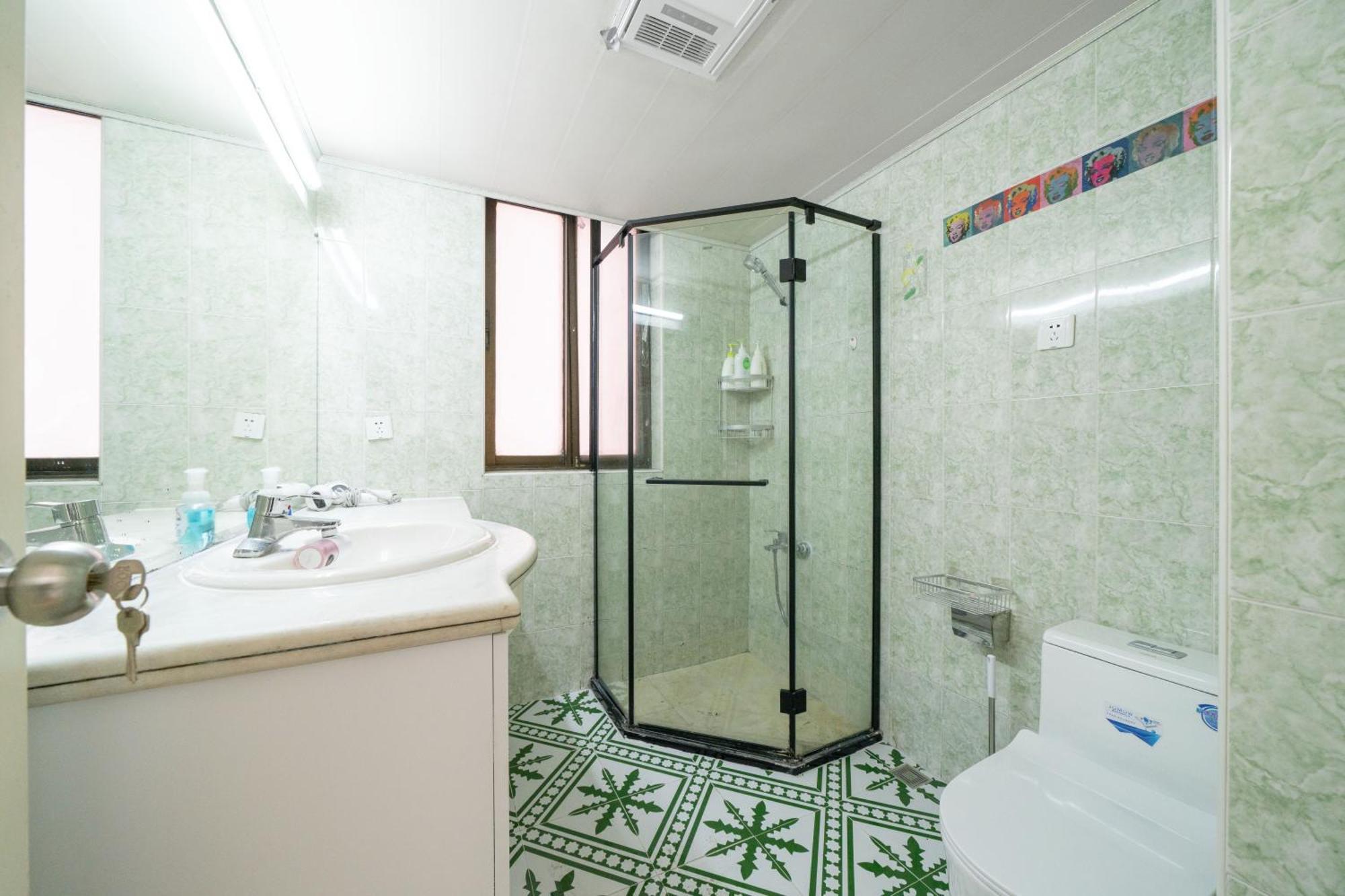 Nanjing West Road Elevator Two-bedroom, Three-bed Close To The Subway Apartment *