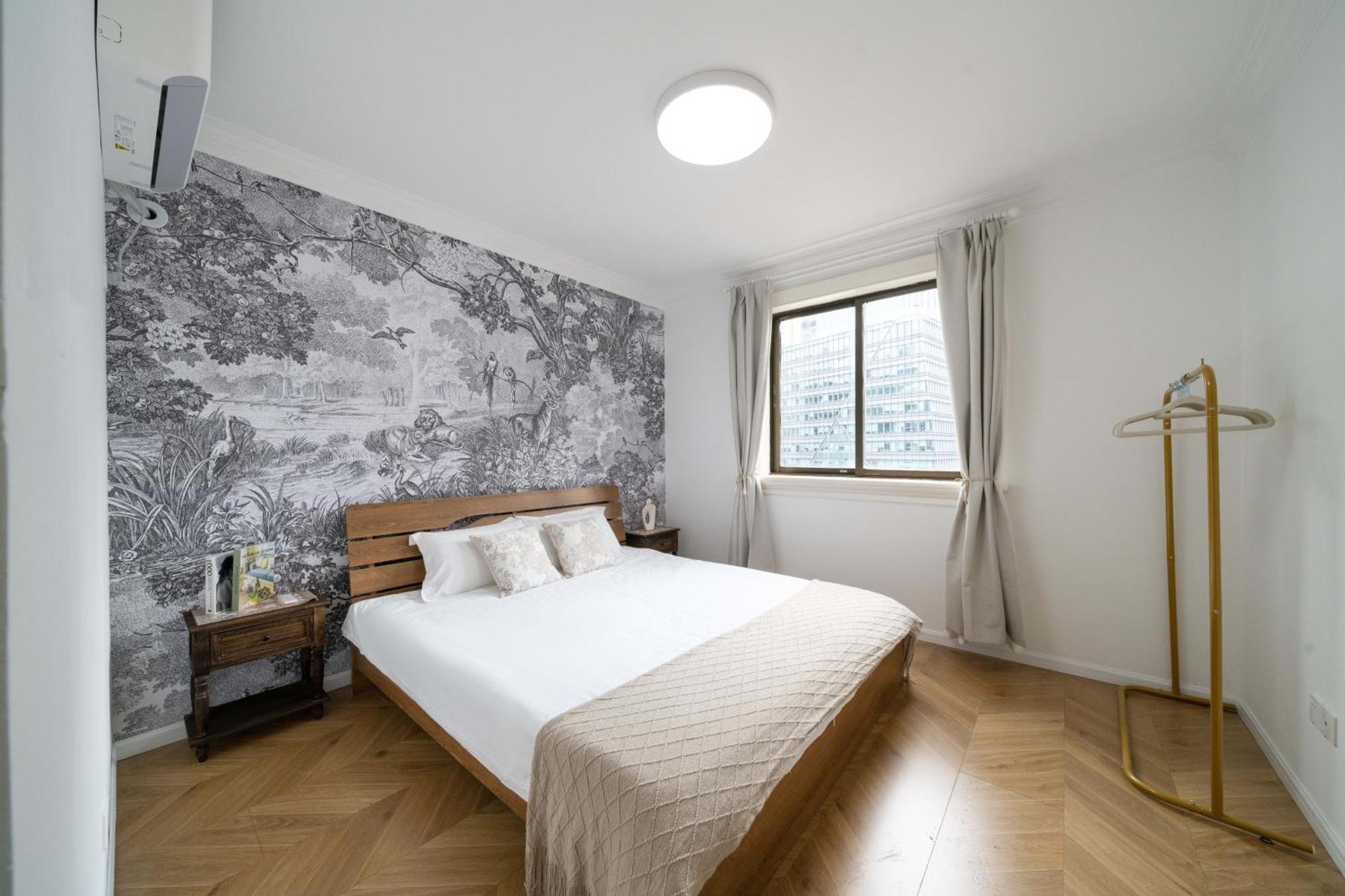 Nanjing West Road Elevator Two-bedroom, Three-bed Close To The Subway Apartemen