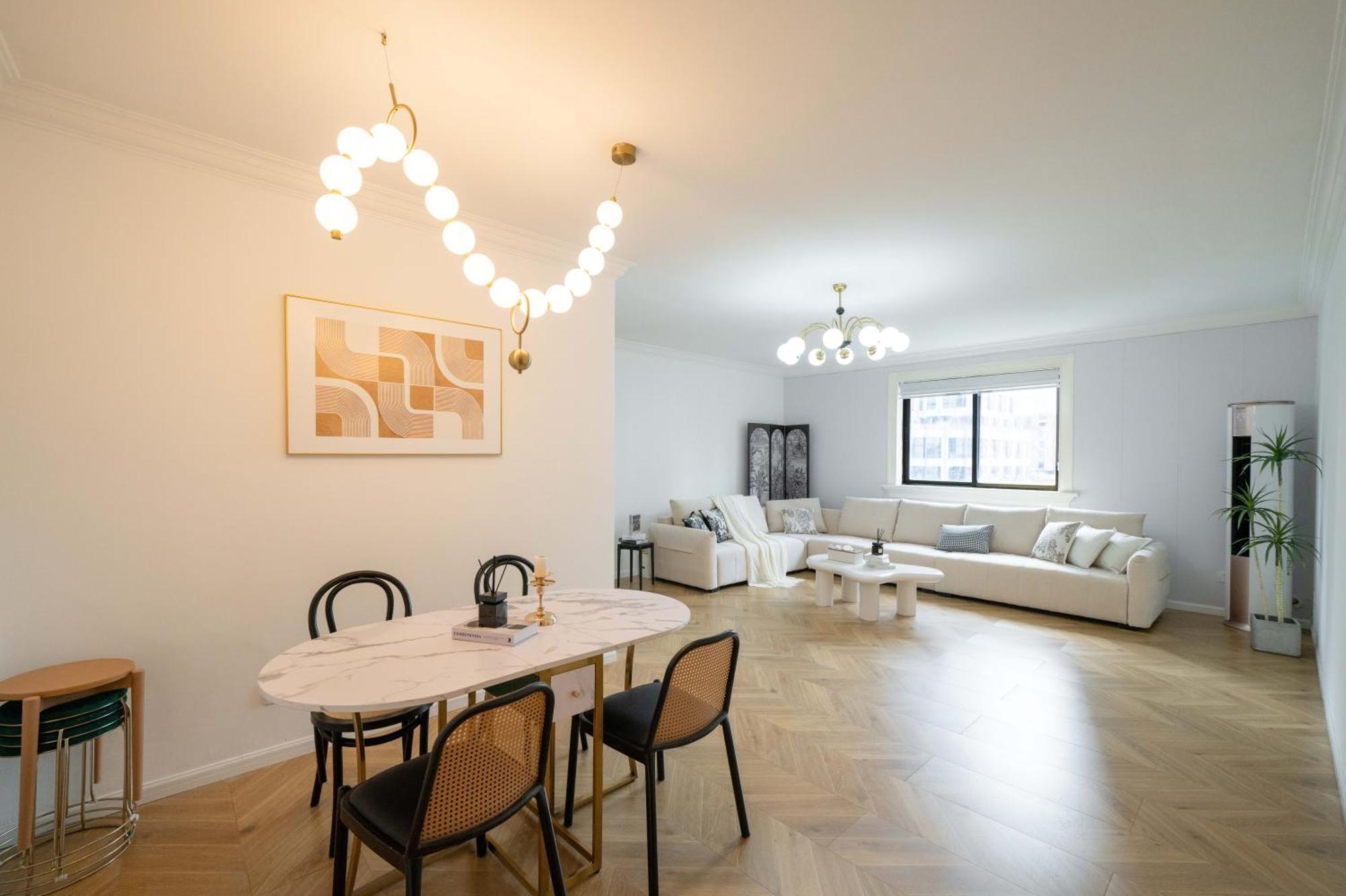 Nanjing West Road Elevator Two-bedroom, Three-bed Close To The Subway * Shanghai